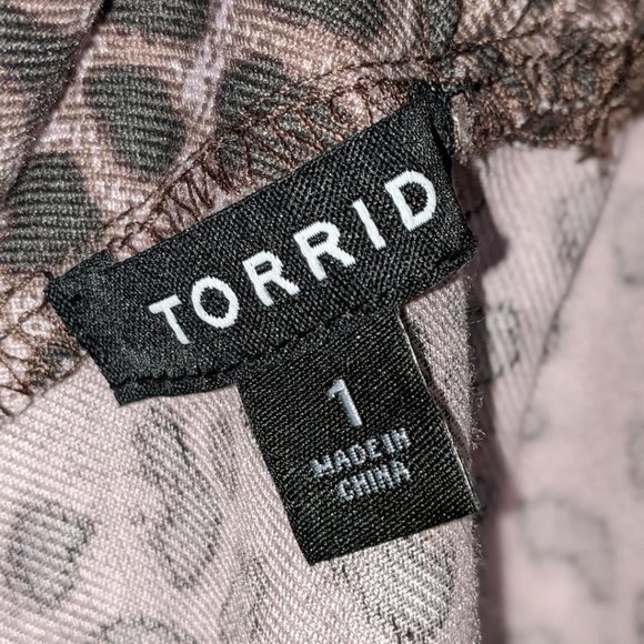 Torrid Leopard Print Skater Skirt NWOT - Picture 4 of 9